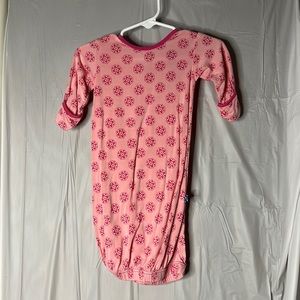 Kickee pants sleep gown and single knot hat